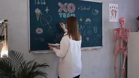 The most popular boy in school falls in love with a new girl