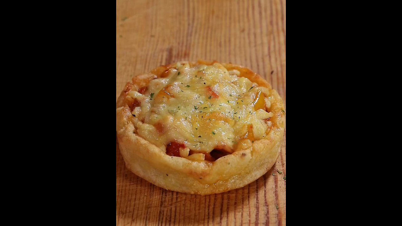 Cheese chicken tart made with potatoes, chicken breast and vegetables, pretty good