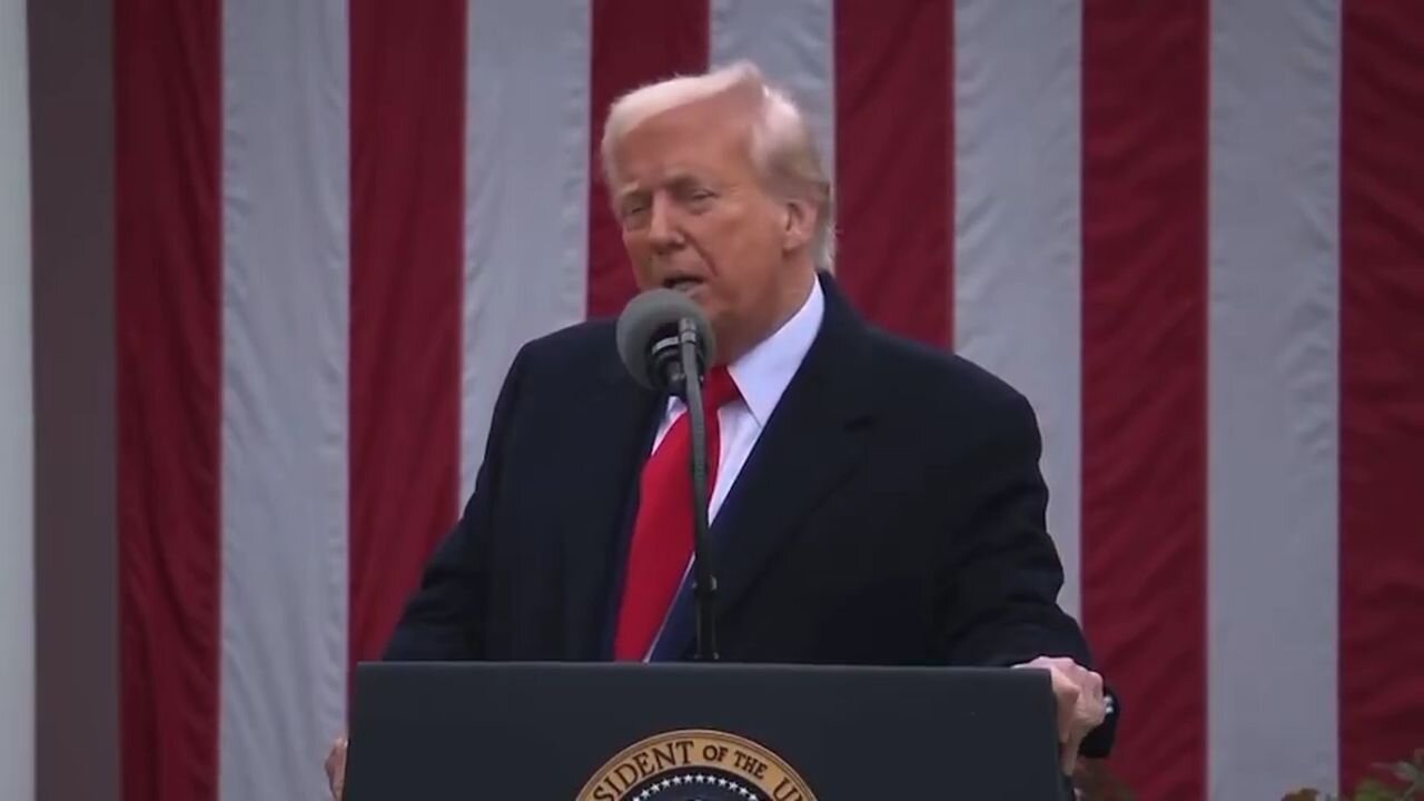 Podle Trumpa byl vznik FEDu v roce 1913 příčinou pro zavedení daně z příjmu a konec cel v USA!