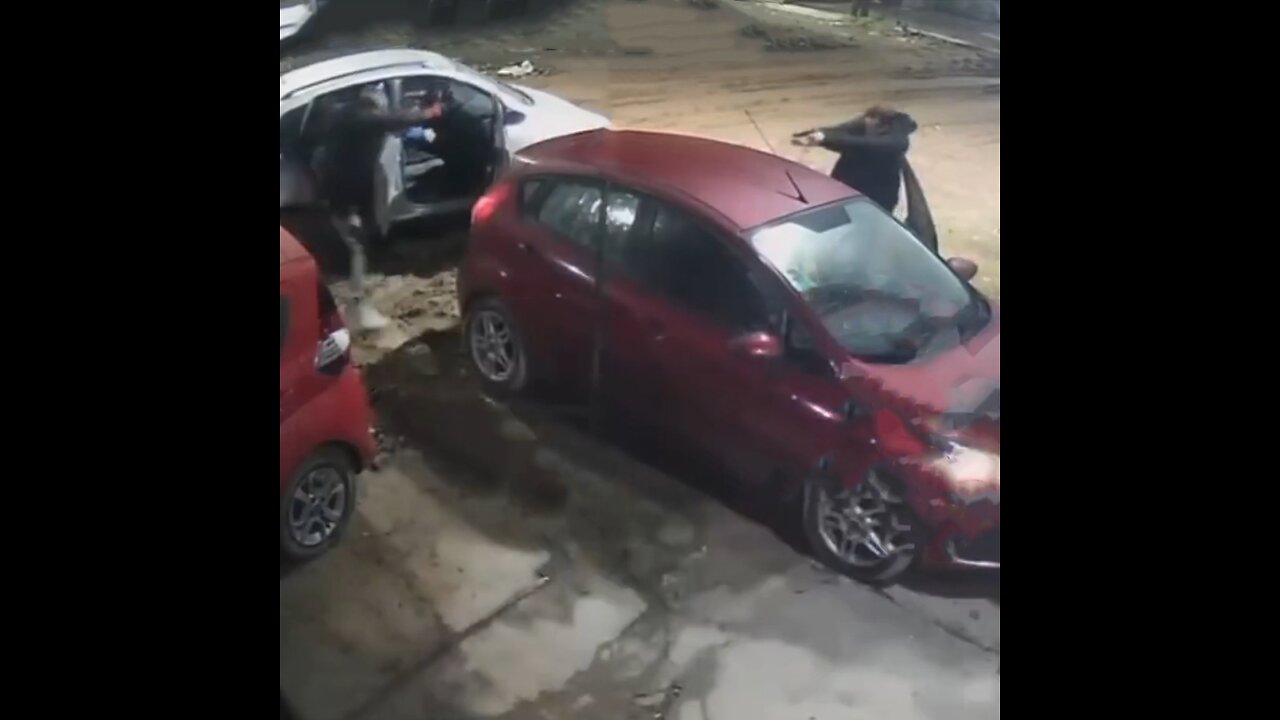 Un policía frustra un asalto haciendo frente a tres ladrones armados