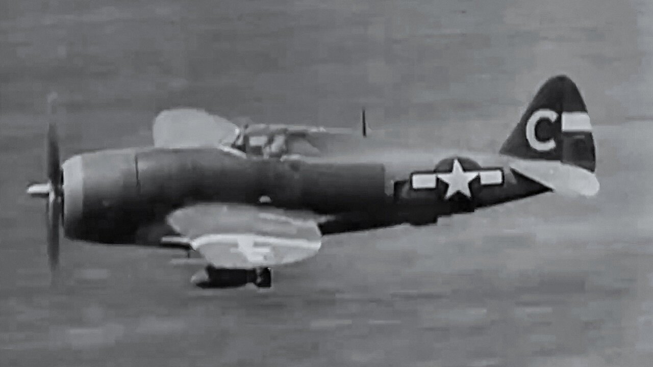 USAAF P-47D Thunderbolt fighter bombers in action over Italy in 1944