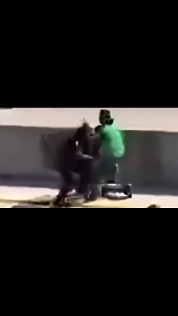 #LosAngeles #California #Riots： Protestor tries to run thru cops ON #SCOOTER fails #FAFO #STEVEINMAN