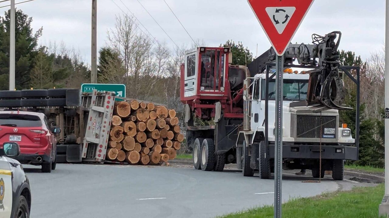 CAMION RENVERSÉ