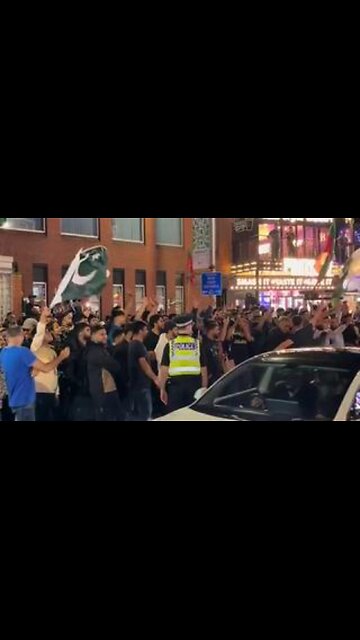 Police on Wilmslow Road in Manchester tonight for night 2 of Pakistan Independence Day.