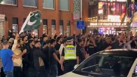Police on Wilmslow Road in Manchester tonight for night 2 of Pakistan Independence Day.