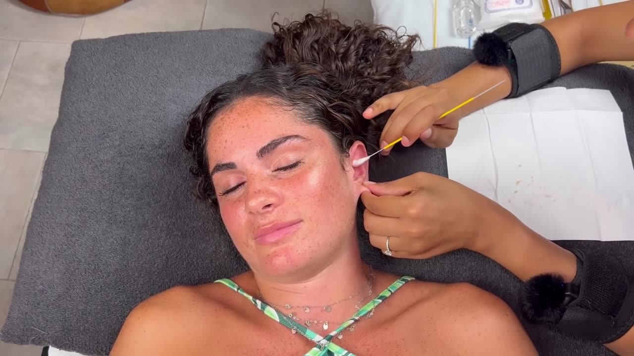 Satisfying Ear Cleaning and Earwax Removal with Head Massage