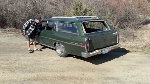 Exploring ABANDONED PLACES and Americana in an Old Station Wagon