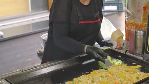 Myeongdong Food Truck Toast Master’s Incredible Skills, You Won’t Believe It!