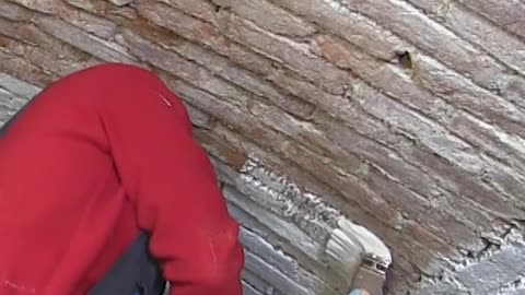 Prima Mano di Vernice al QUARZO su Mattoni antichi