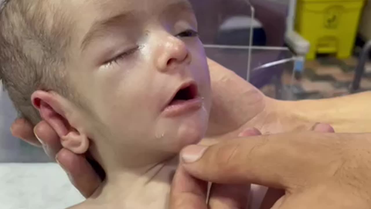 New born baby Active