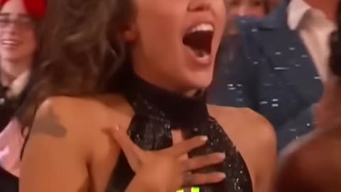 Miley Cyrus forget her underwear at the Grammy’s