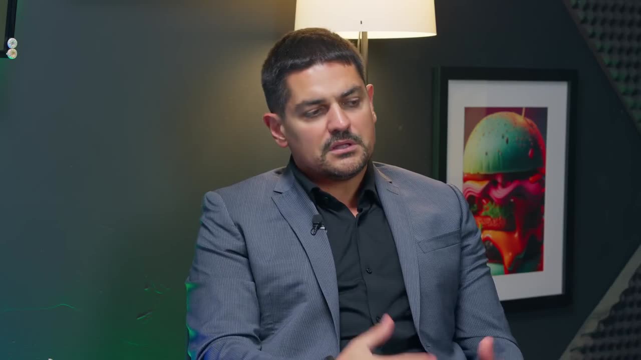 Говоренето... - Радостин Василев: "Tова ми помага сега много в политиката"