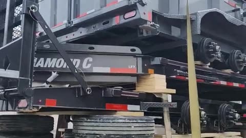 TRAILERS TRAILERS AND MORE TRAILERS #ourtruckinglife #reallifetruckers #atruckerslife #vistatrans