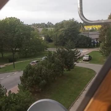 🇵🇱 Air raid sirens are sounding in eastern Poland.