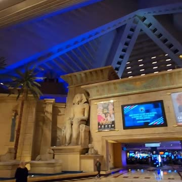 Walking 🚶‍♀️ inside Luxor Hotel Las Vegas
