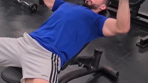 Dumbell Incline Bench Press / Supino Inclinado com Halter