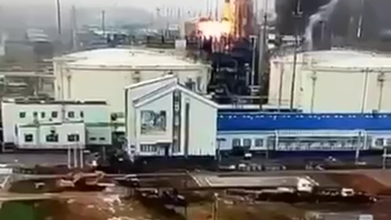 🔥🚫 Novatek's gas condensate processing plant in the port of Ust-Luga has