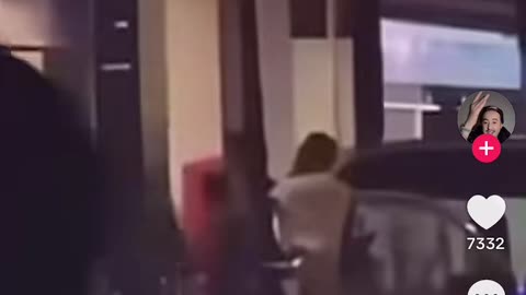 Chivv krijgt wapen op hem gericht