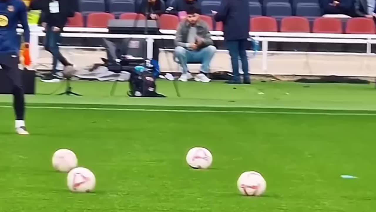 Goalkeepers aren’t supposed to do this, Wojciech 😳😅