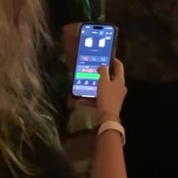 Gmabling at a cocnert