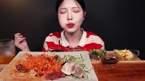 Spicy Noodles with Fried Dumplings, Korean Beef Tartare & Grilled Brisket | Mukbang ASMR
