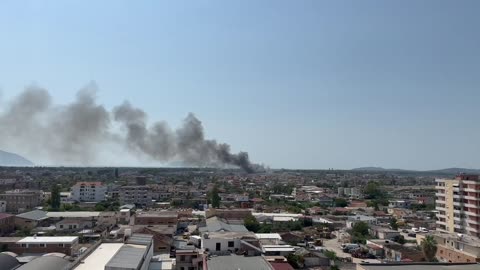 Vatra e Turpit: Fusha e mbetjeve në Vlorë përfshihet sërish nga zjarri!