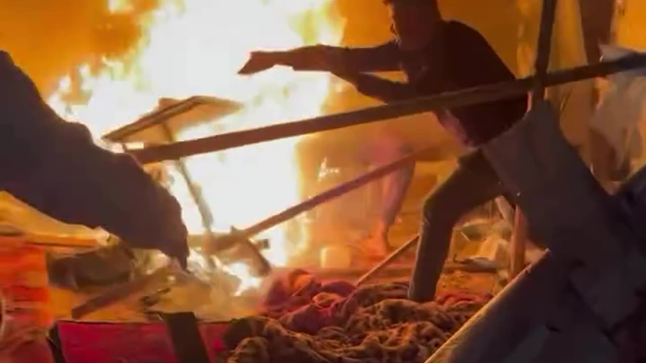 An Israeli air strike targets the tent of Palestinian journalists ⚠️ ‼️ GRAPHIC CONTENT ⚠️ ‼️