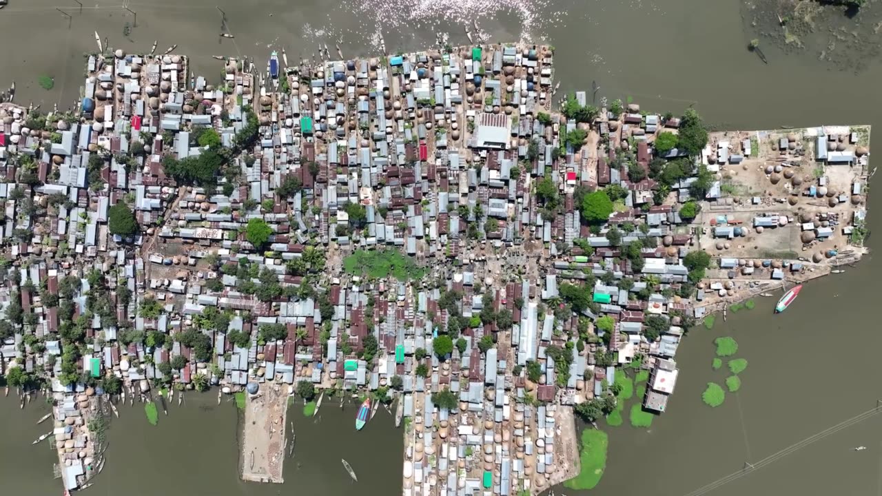 15 Death, 10 Missing: Indonesia's Flash Flood Disaster caught on Camera