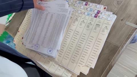 Fletët e votimit në fshatin Pekisht
