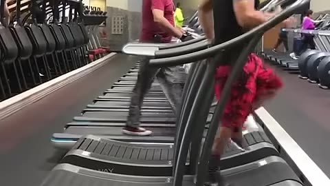 The fastest men on treadmill 40km/h