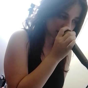 Letitie Johnstone : Adel Hello short ,