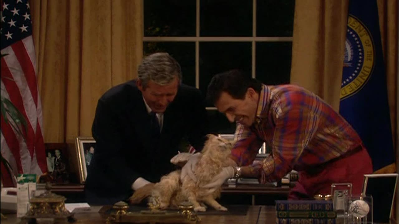 That's My Bush! - s01e05 - First Lady's Persqueeter, The