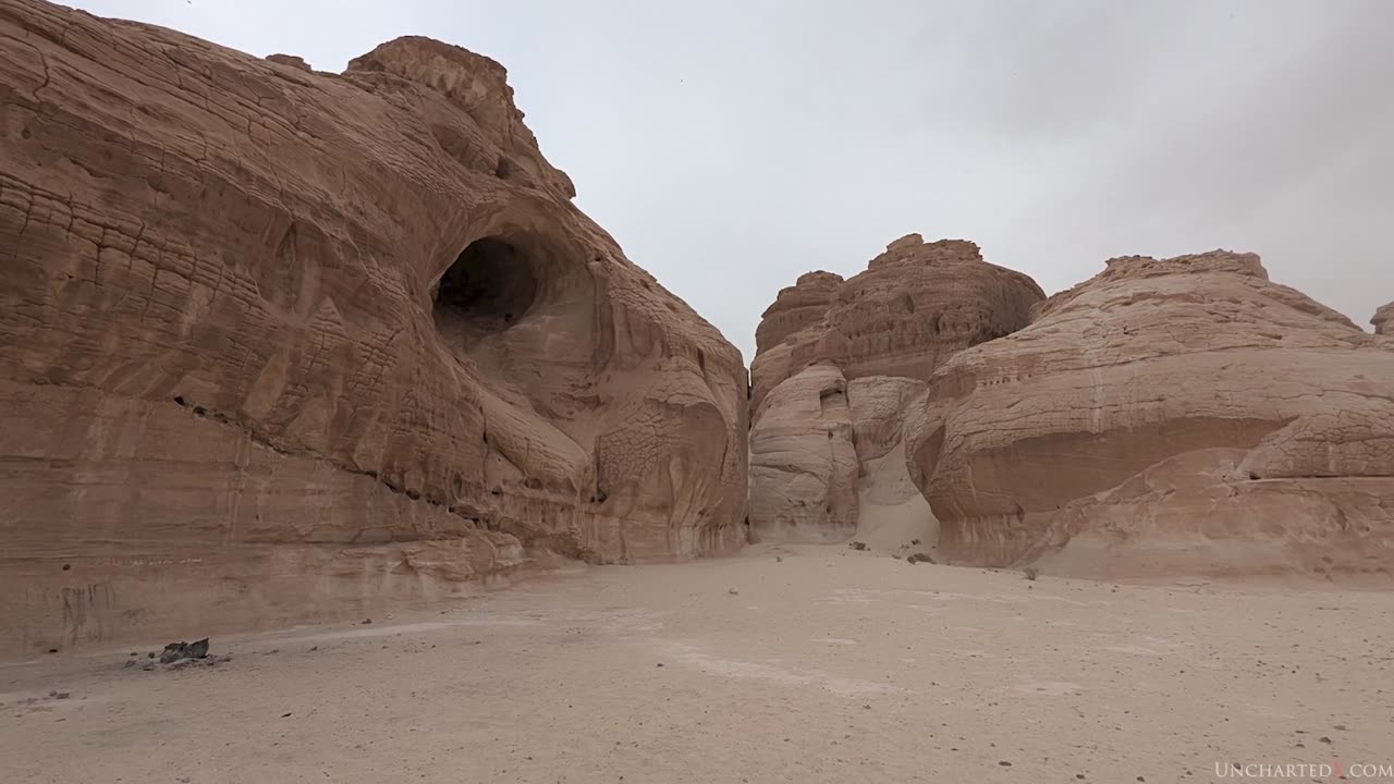 Khafre Pyramid SAR Scan Results, the Well Shaft, and Vase News! Roadsode pod, recorded in Egypt!