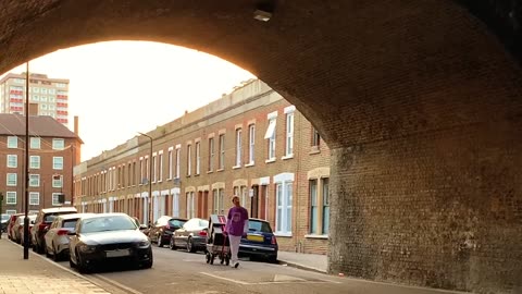 Glass Animals - Heat Waves (Official Video)