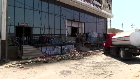 Fire leaves dozens dead as it sweeps through Iraqi mall