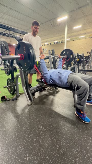 My First 225 Bench Since ACL Surgery (Big Win!)