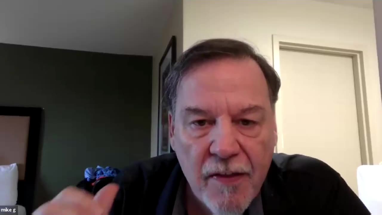 MikeGill44 - ECONOMY CRASH... FLYNN FLIPS ON TRUMP.