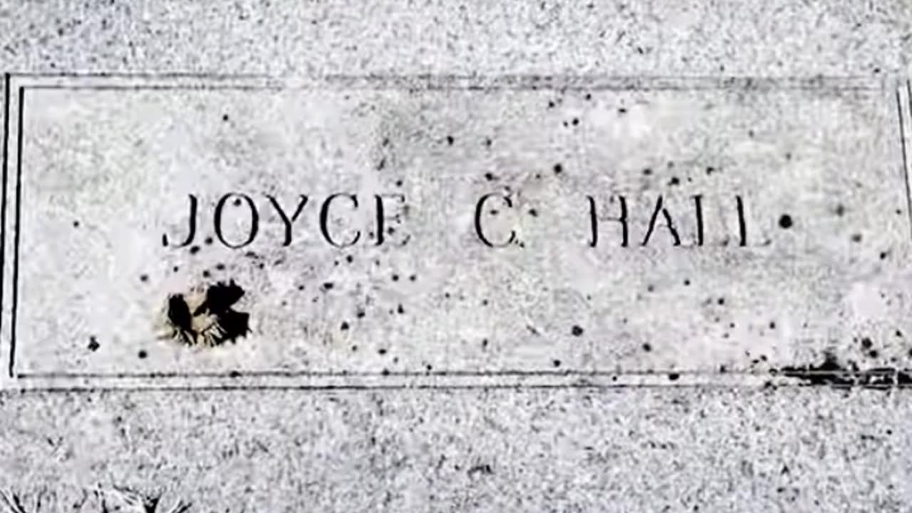 FAMOUS GRAVES - VOL. 91: J.C. HALL