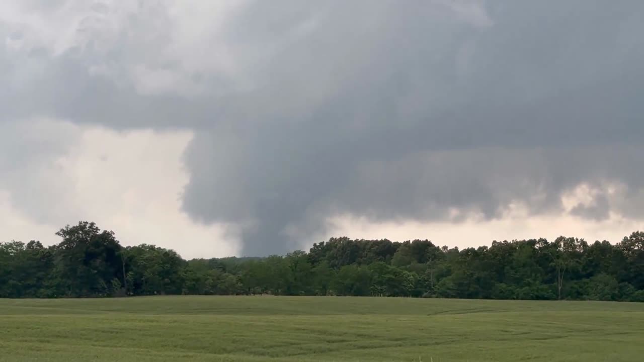 Tornado on the ground near Marion, Illinois