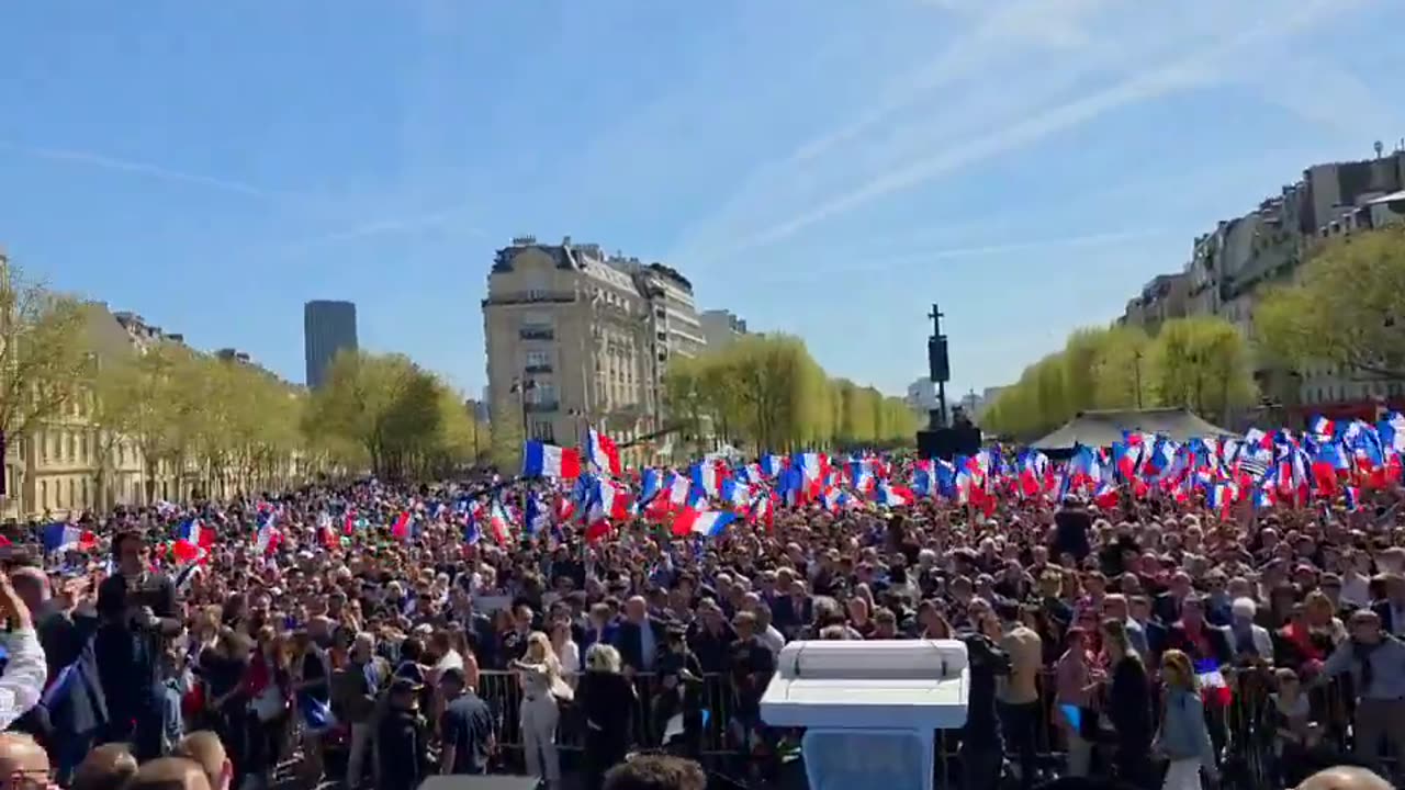 Marine Le Pen’s supporters flood Paris - thousands rally against the globalists