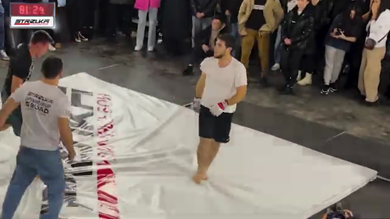 Доставщик против Уличного !! Бои в ангаре !!