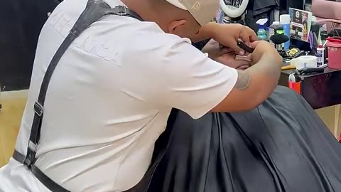 DIRTY BARBER TREAT CUSTOMER WITH SMELL!!