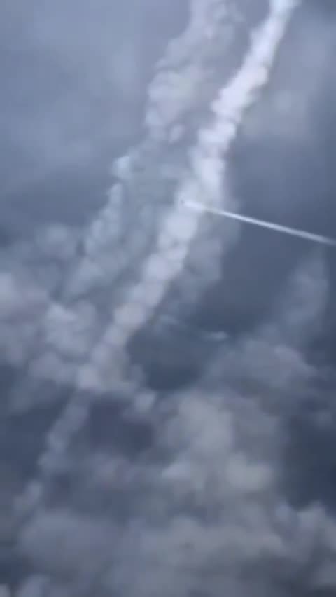 The Incredible Disappearing Contrail