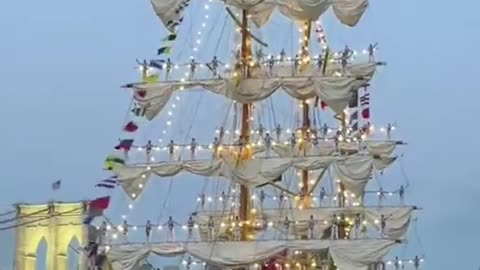 Boatload of mexican acrobats hit Brooklyn Bridge