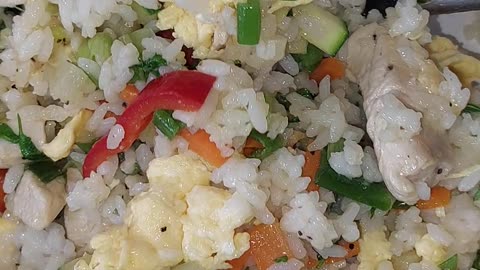 chicken hawaiian fried rice. 🍖🍳🔥🍚🥕🧅🍳#Three3Egg #3eggs #Bacon #FriedRice #EggFriedRice