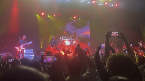 Helloween performs “Eagle Fly Free” in Dallas