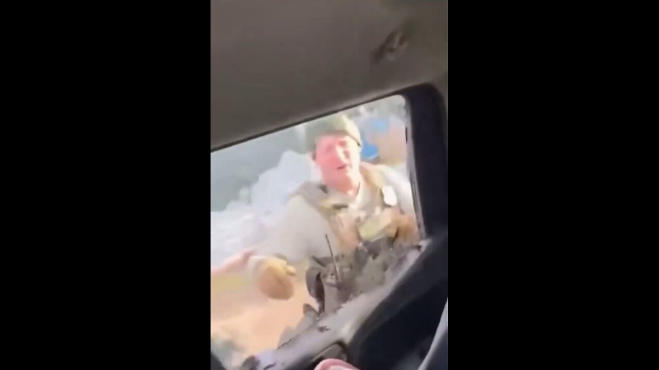 ICE agents shatter car windows of alleged Tren de Aragua gang members after they wouldn’t exit