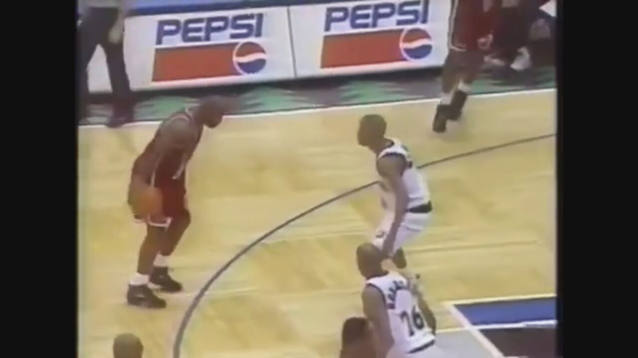 Tim Hardaway 22 Points 8 Ast @ Timberwolves, 1996-97.