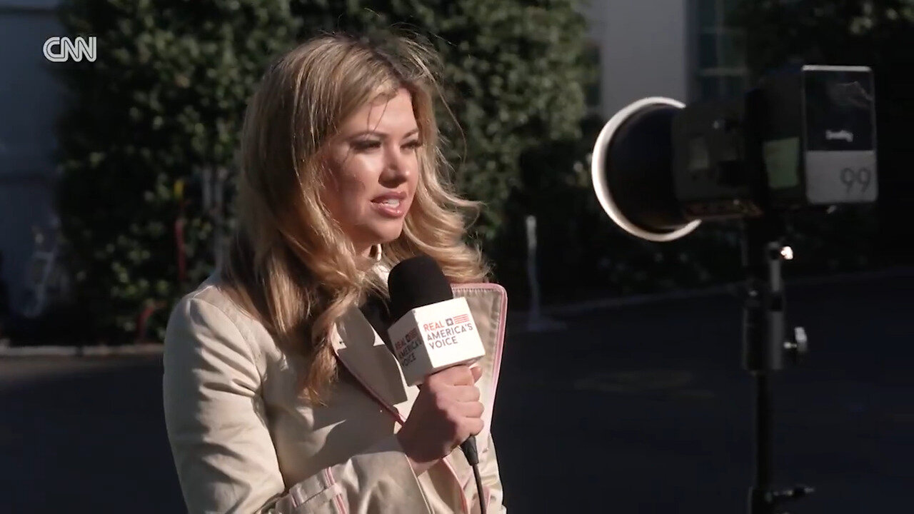 Watch 'America's Most Controversial White House Correspondent' Wreck A CNN Reporter To His Face