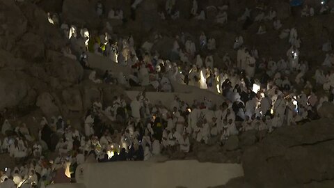 Pilgrims ascend Mount Arafat for Hajj climax